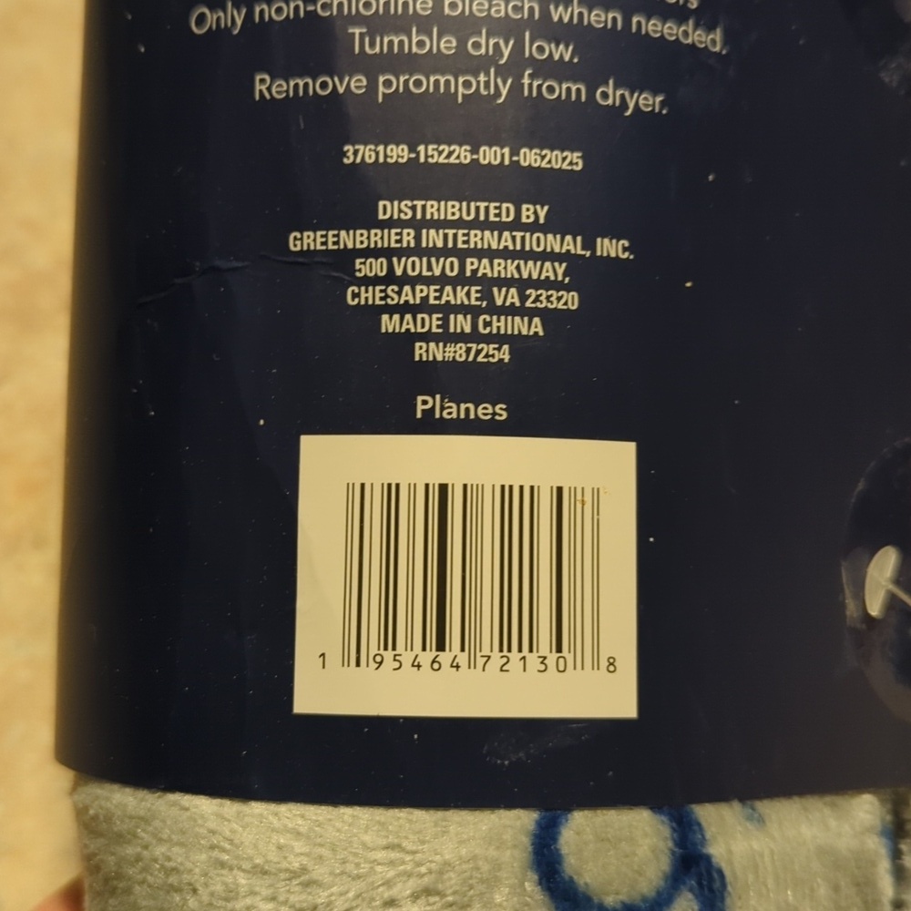 NWT Airplane Glow In The Dark  50x60 Fleece Blanket Throw Pilot Kids - Picture 6 of 7